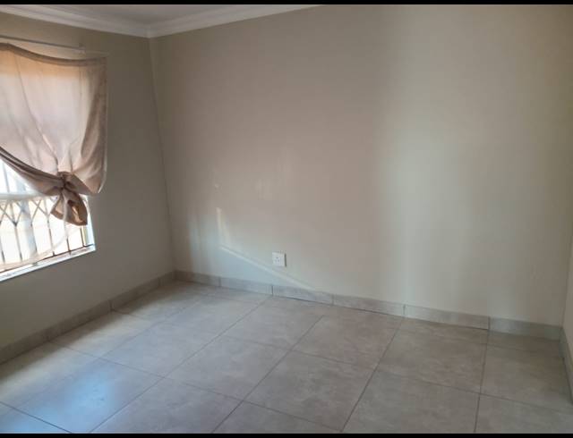 3 BEDROOM HOUSE FOR SALE IN STRETFORD